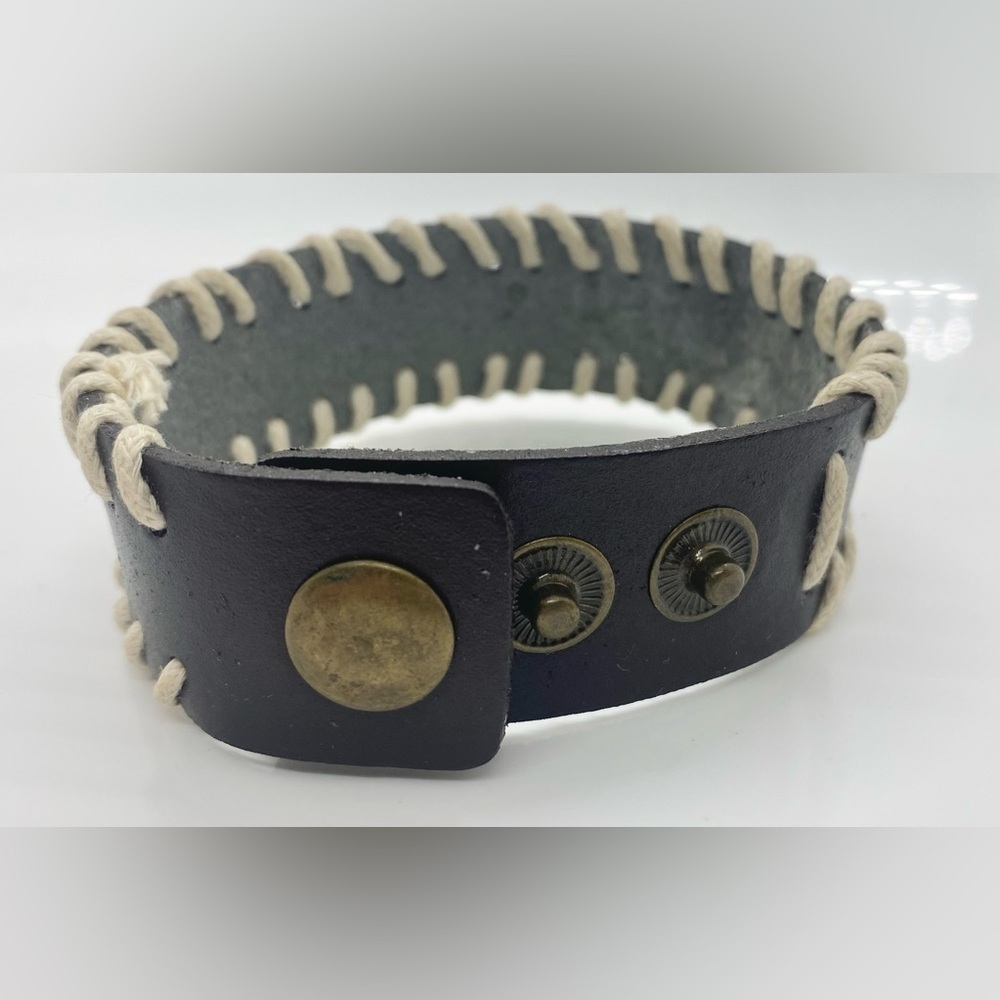 Mexican Artisan Handmade Brown Leather Cuff Braclet - Picture 2 of 3